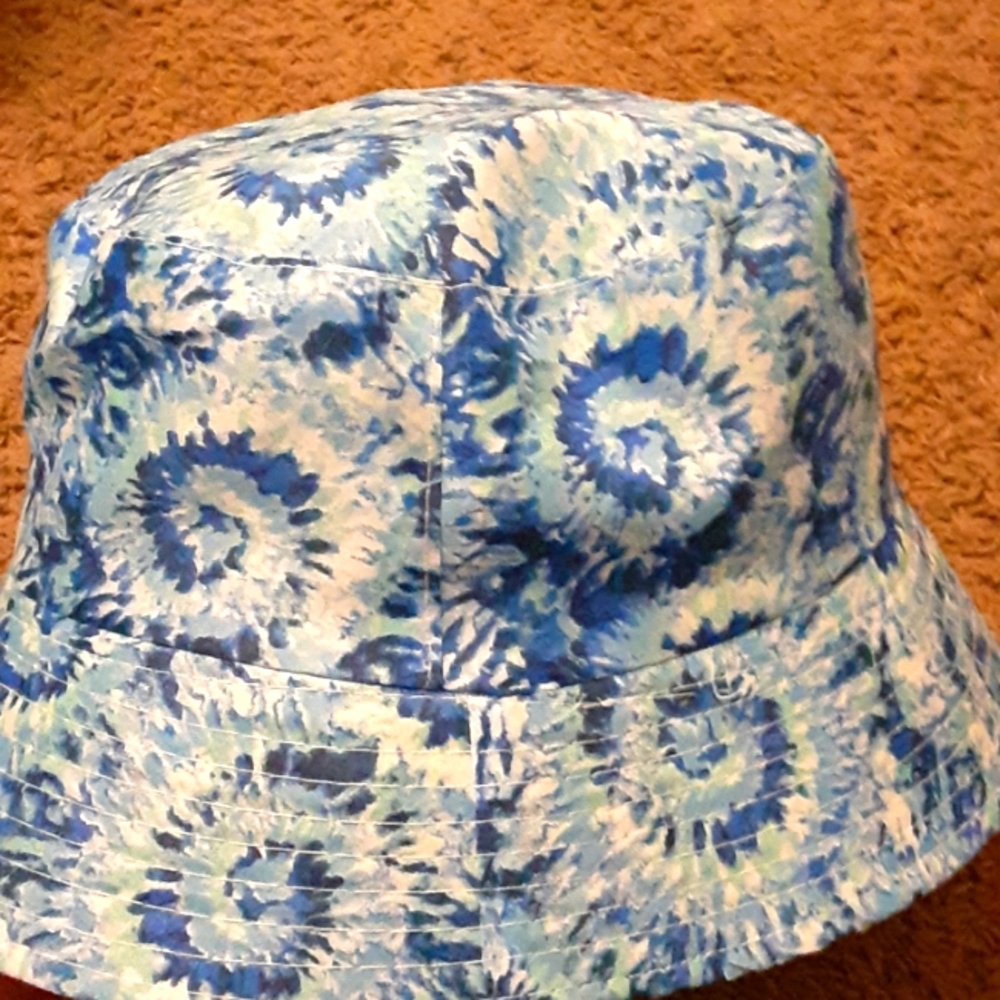 Bucket hat